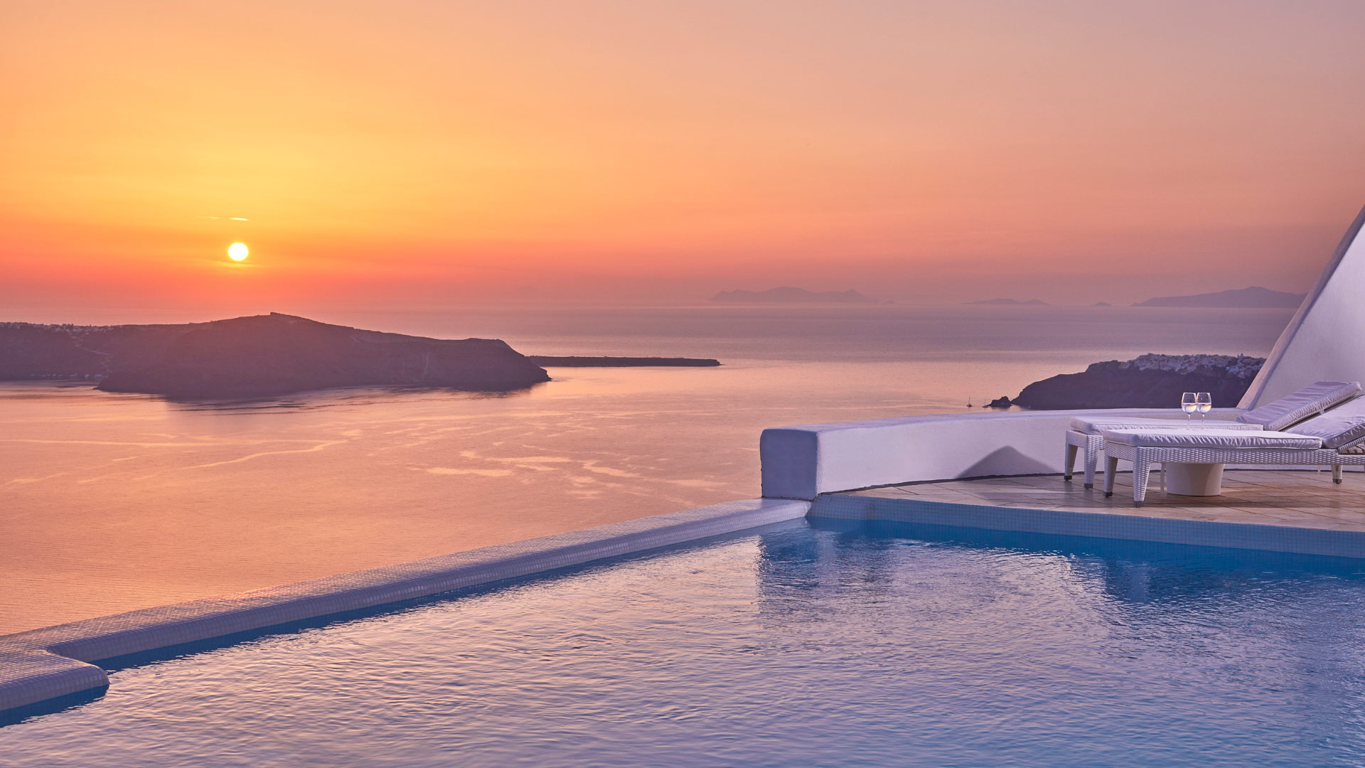 Condé Nast Johansens: Most Romantic Hotel For 2013 | Astra Suites Santorini